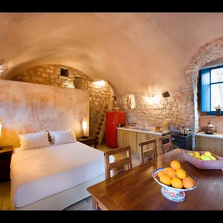 Arapakis Historic Castle Aparthotel 4*