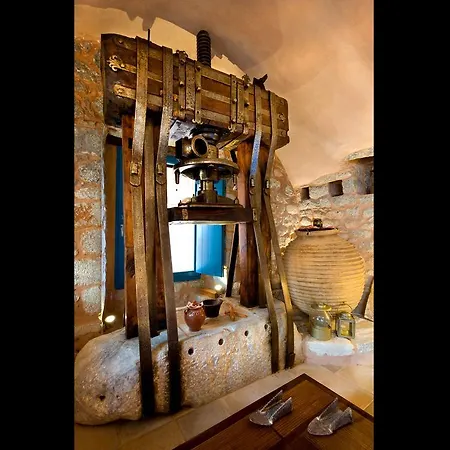 Arapakis Historic Castle 4* Pírgos Dhiroú