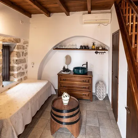 Aparthotel Arapakis Historic Castle Pyrgos Dirou