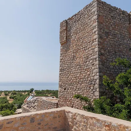Arapakis Historic Castle 4* Pírgos Dhiroú