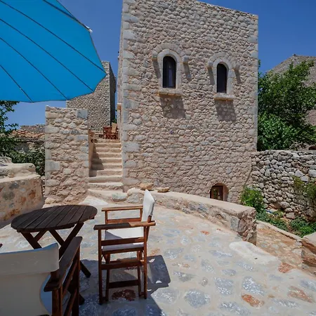Hotel apartamentowy Arapakis Historic Castle