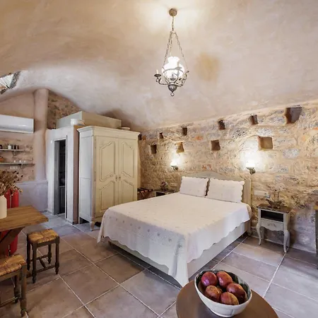 Arapakis Historic Castle Aparthotel 4*