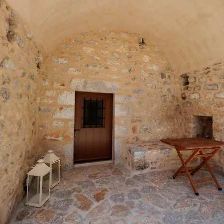 Arapakis Historic Castle 4* Pírgos Dhiroú