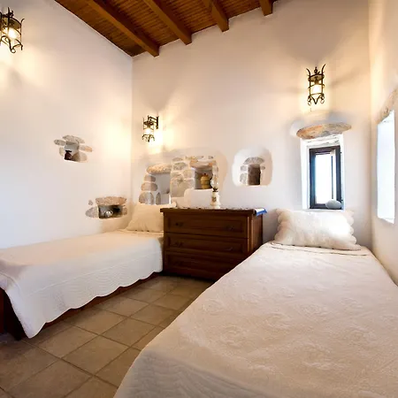 Arapakis Historic Castle 4* Pírgos Dhiroú