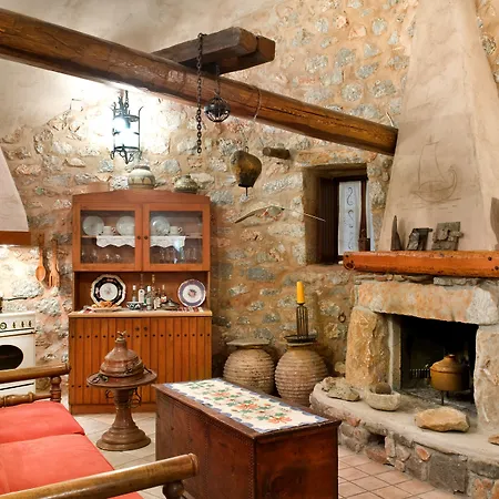 Aparthotel Arapakis Historic Castle