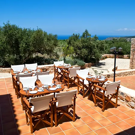 Arapakis Historic Castle Aparthotel 4*