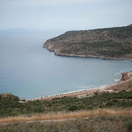 Arapakis Historic Castle Pyrgos Dirou