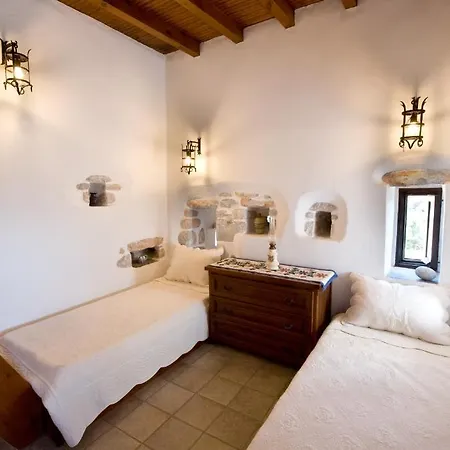 Arapakis Historic Castle 4* Pírgos Dhiroú