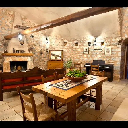 Arapakis Historic Castle 4* Pyrgos Dirou