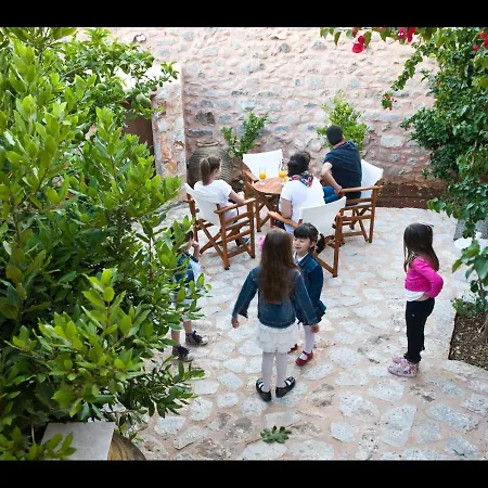 Arapakis Historic Castle Pyrgos Dirou