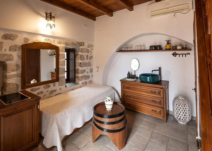 Appart hôtel Arapakis Historic Castle 4*