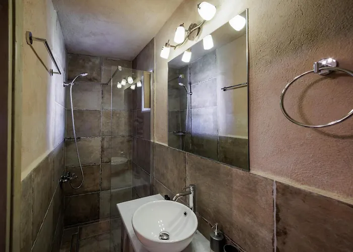 Arapakis Historic Castle Pírgos Dhiroú