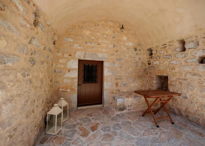 Arapakis Historic Castle 4* Pírgos Dhiroú