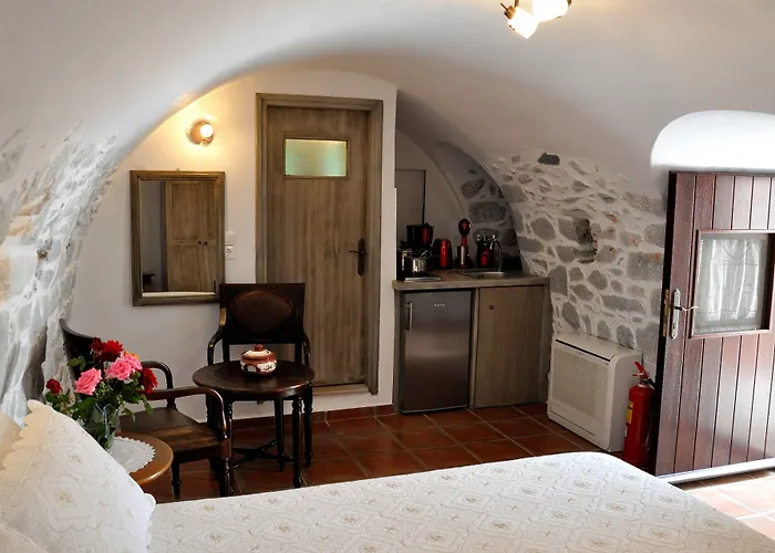Arapakis Historic Castle Aparthotel 4*
