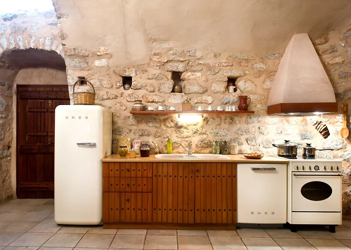 Arapakis Historic Castle 4*