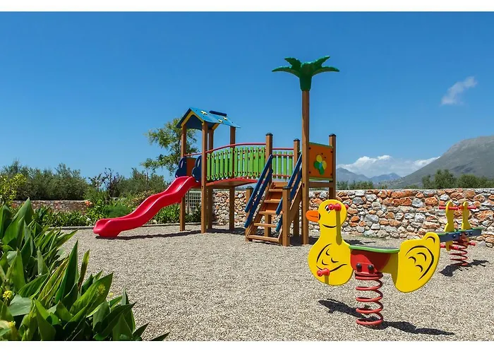 Appart hôtel Arapakis Historic Castle 4*