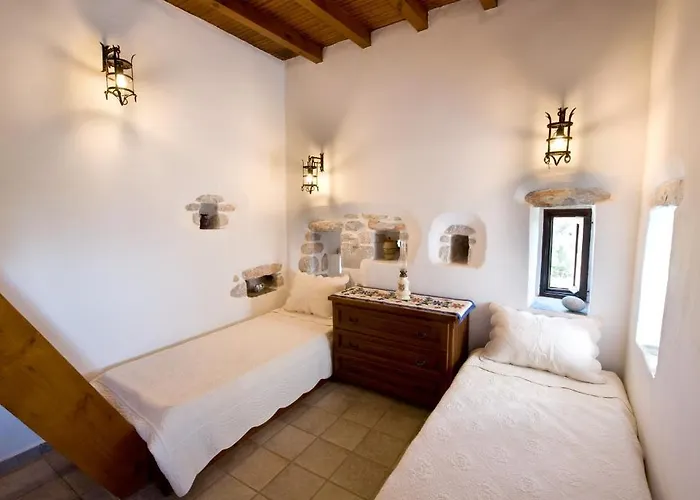 Arapakis Historic Castle 4* Pírgos Dhiroú