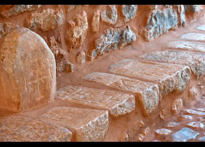 Arapakis Historic Castle Pírgos Dhiroú