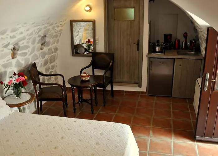 Arapakis Historic Castle Pírgos Dhiroú