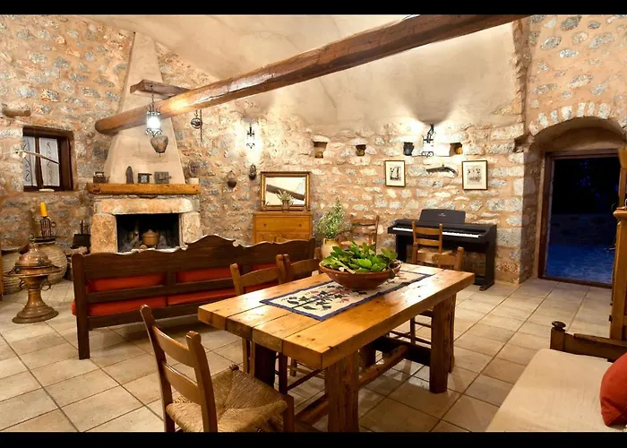 Arapakis Historic Castle 4* Pírgos Dhiroú