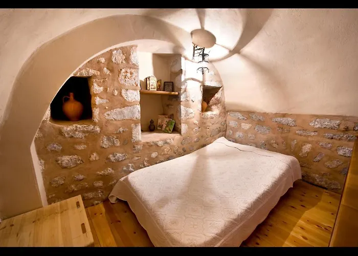 Arapakis Historic Castle Pírgos Dhiroú