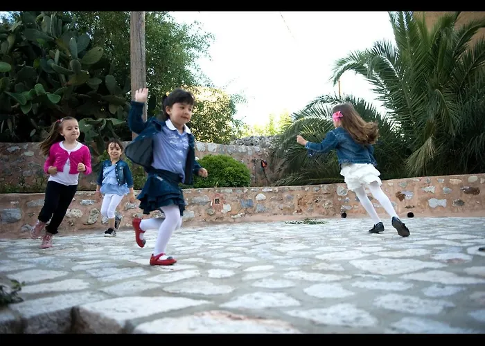 Arapakis Historic Castle 4* Pírgos Dhiroú