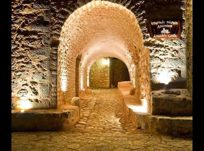 Arapakis Historic Castle Pírgos Dhiroú